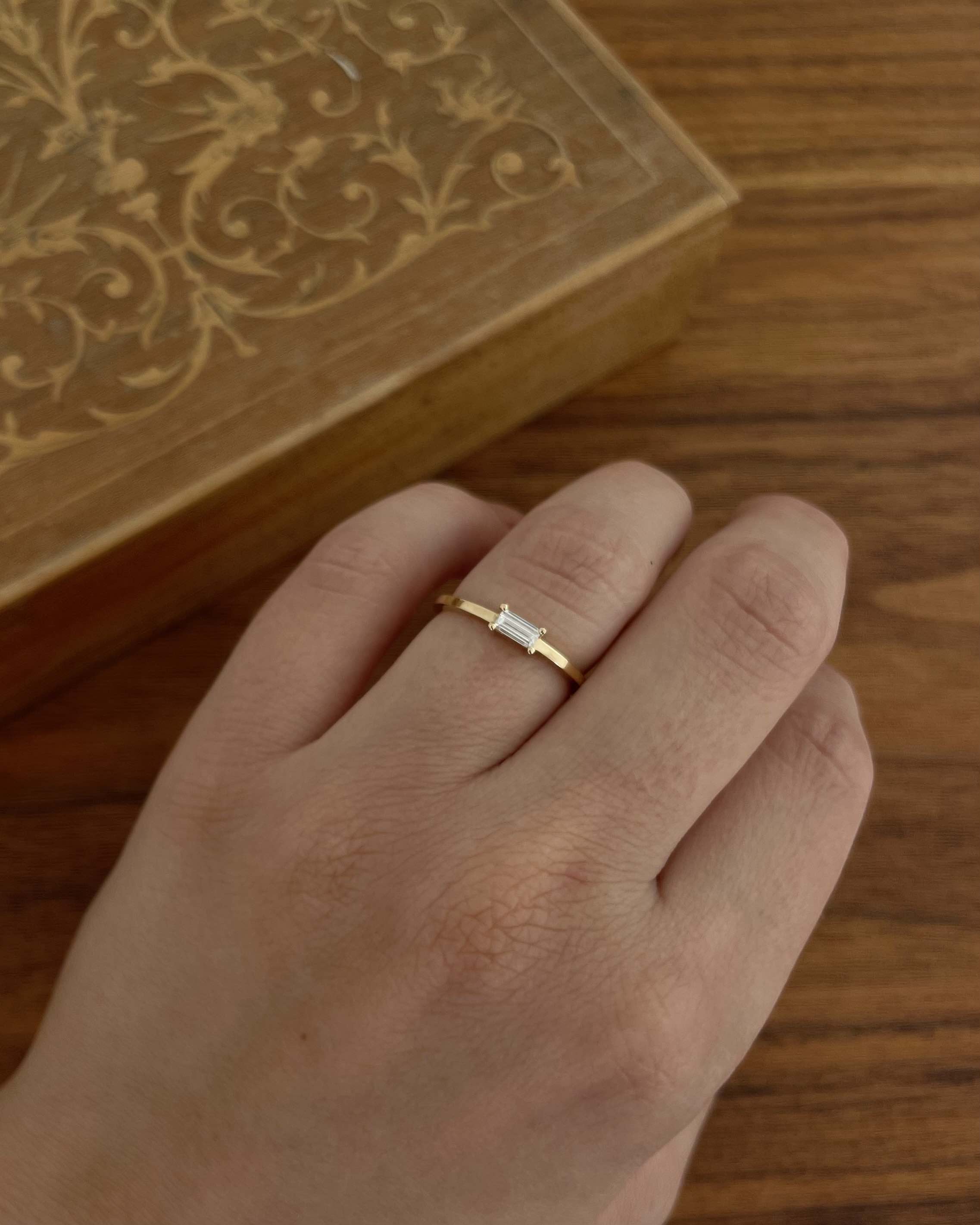 Verlobungsring mit Baguette Diamant