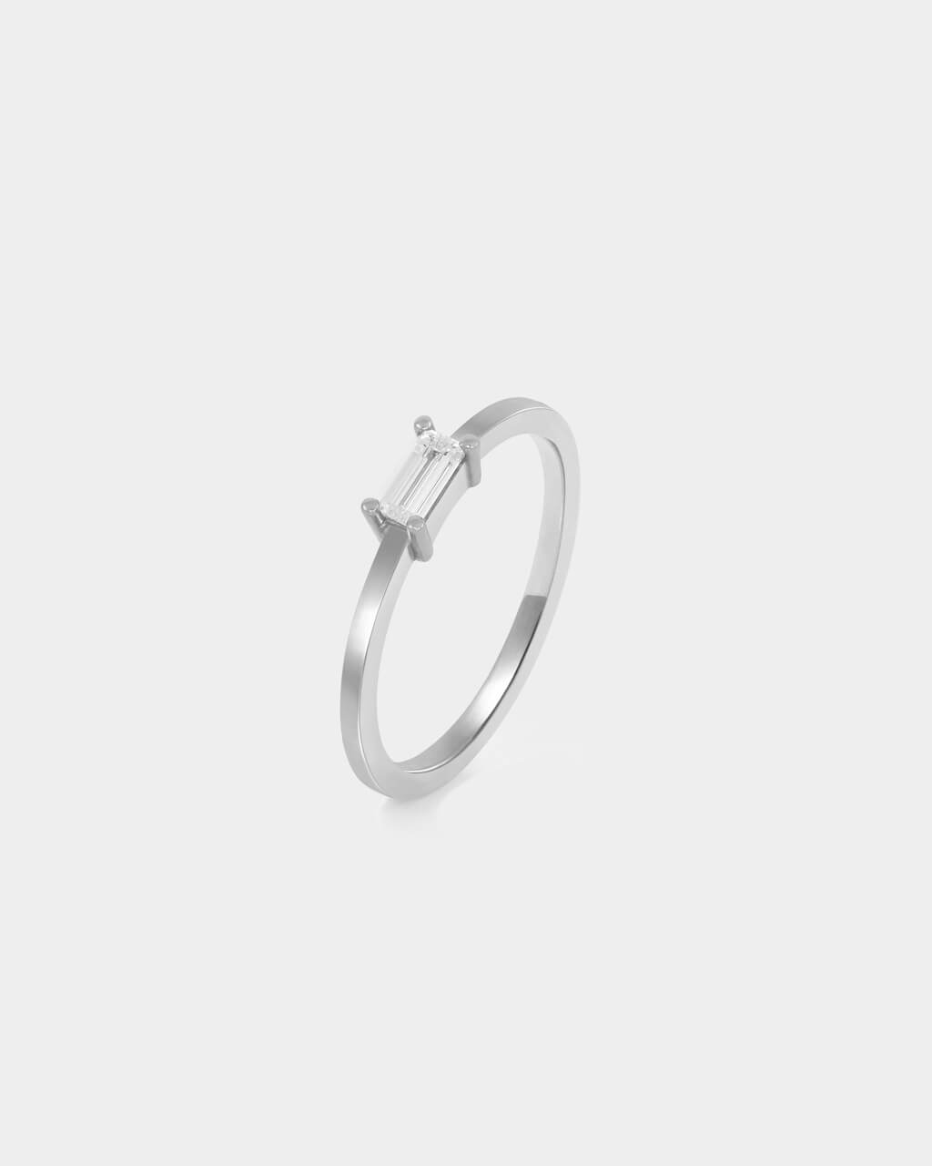 Verlobungsring mit Baguette Diamant in Weißgold