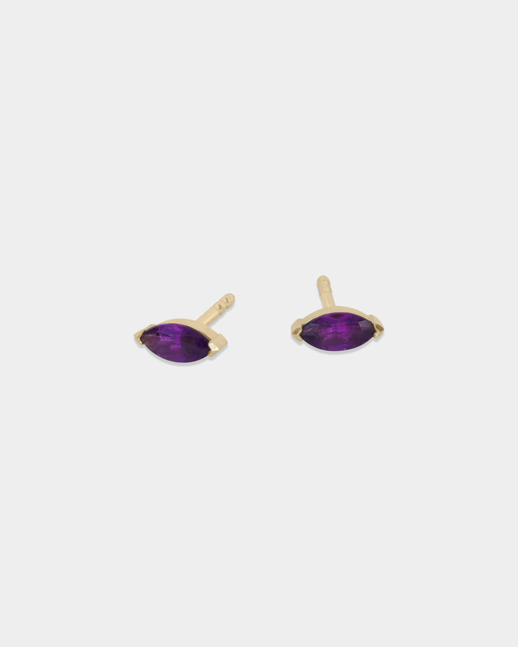 Ohstecker aus recyceltem Gold mit Amethyst