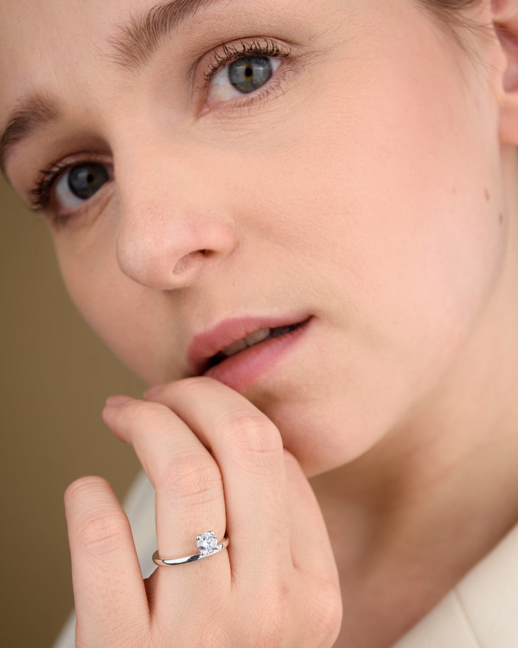 Verlobungsring Floating Diamond