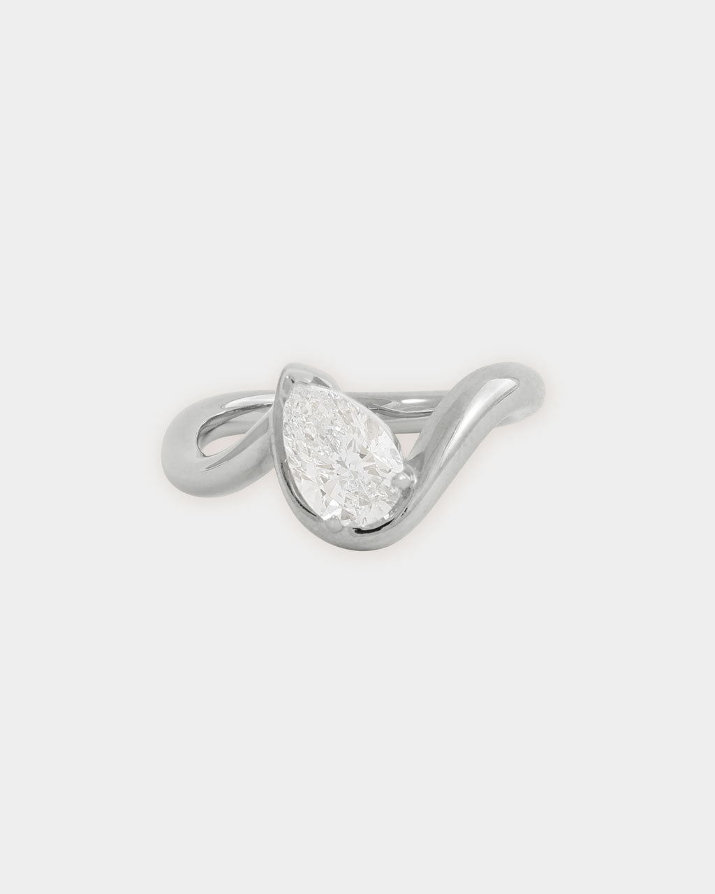 eleganter Pinky Ring aus Gold mit Diamant mit nachhaltigem Lab Grown Diamant.