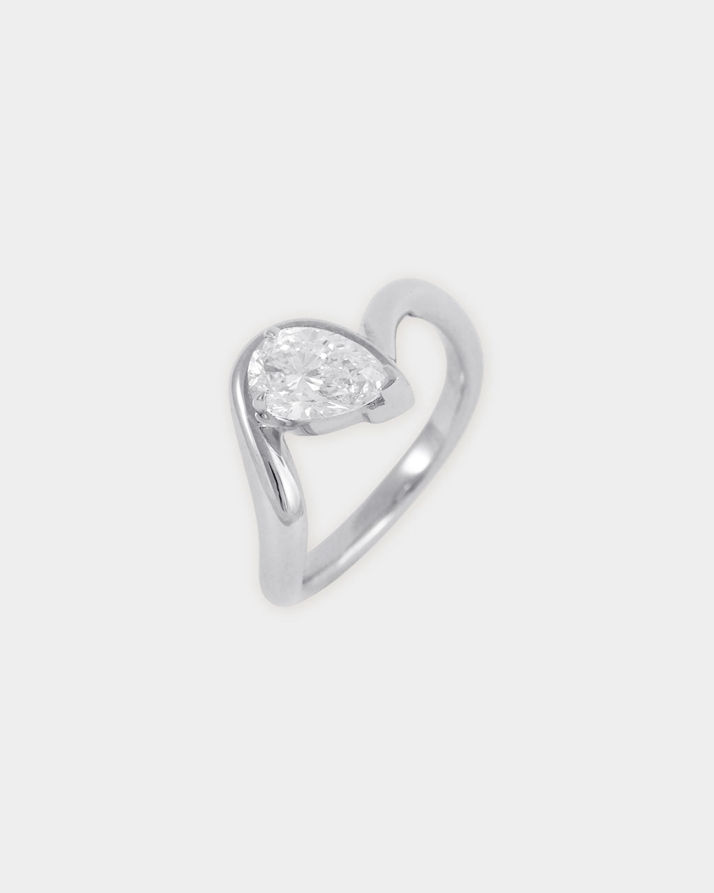 eleganter Pinky Ring aus Gold mit Diamant mit nachhaltigem Lab Grown Diamant.