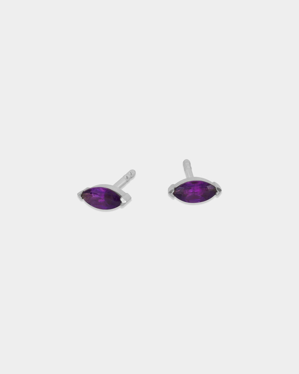 Ohstecker aus recyceltem Gold mit Amethyst