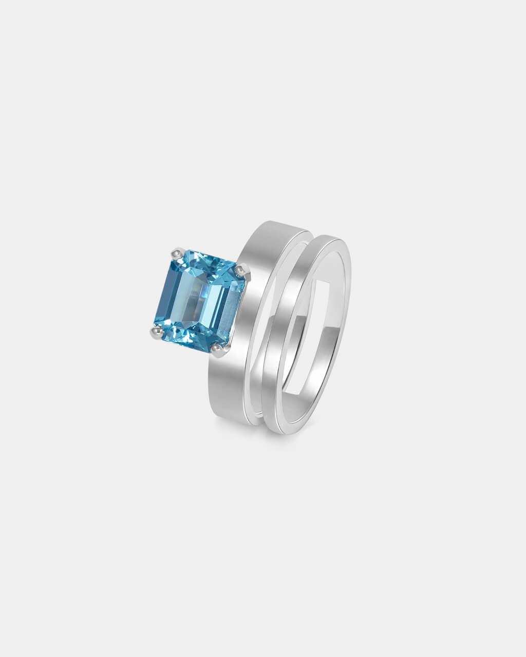 Produktfoto eines modernen Ringes in Weißgold mit einem 3 Karat Aquamarin Edelstein
