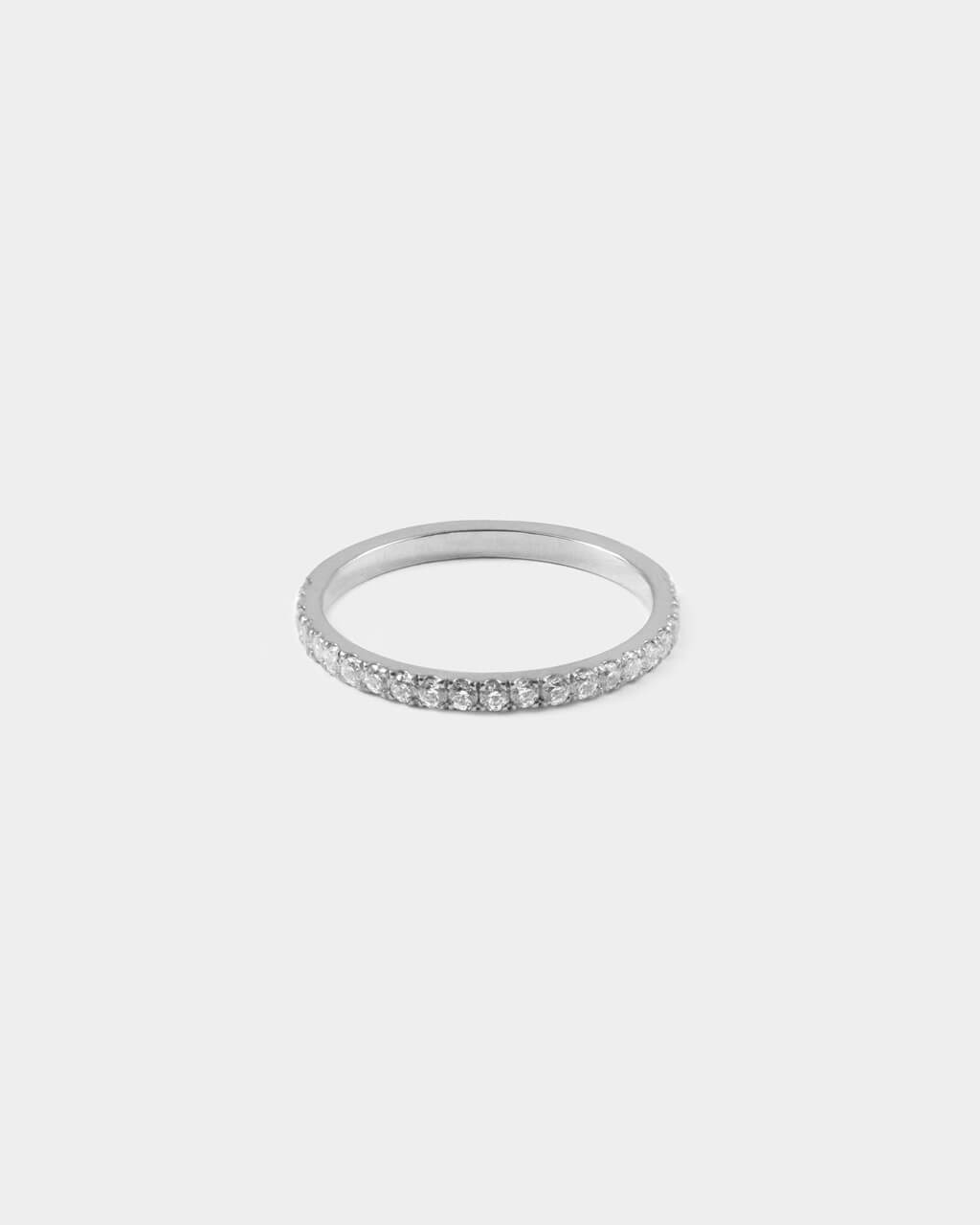 Produktfoto von Half Eternity Ring aus Weißgold mit Diamanten besetzt. 
