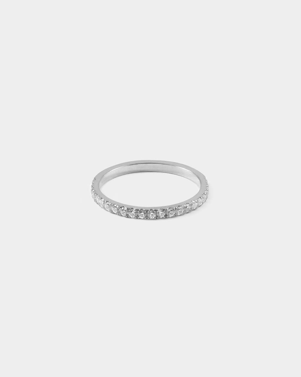 Produktfoto von Half Eternity Ring aus Weißgold mit Diamanten besetzt. 